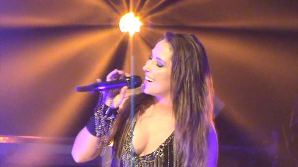 Malú - Me quedó grande tu amor. Concierto La Línea 26.11.11
