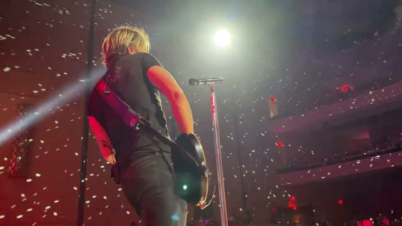 Keith Urban - Kiss A Girl - 02/15/2025
