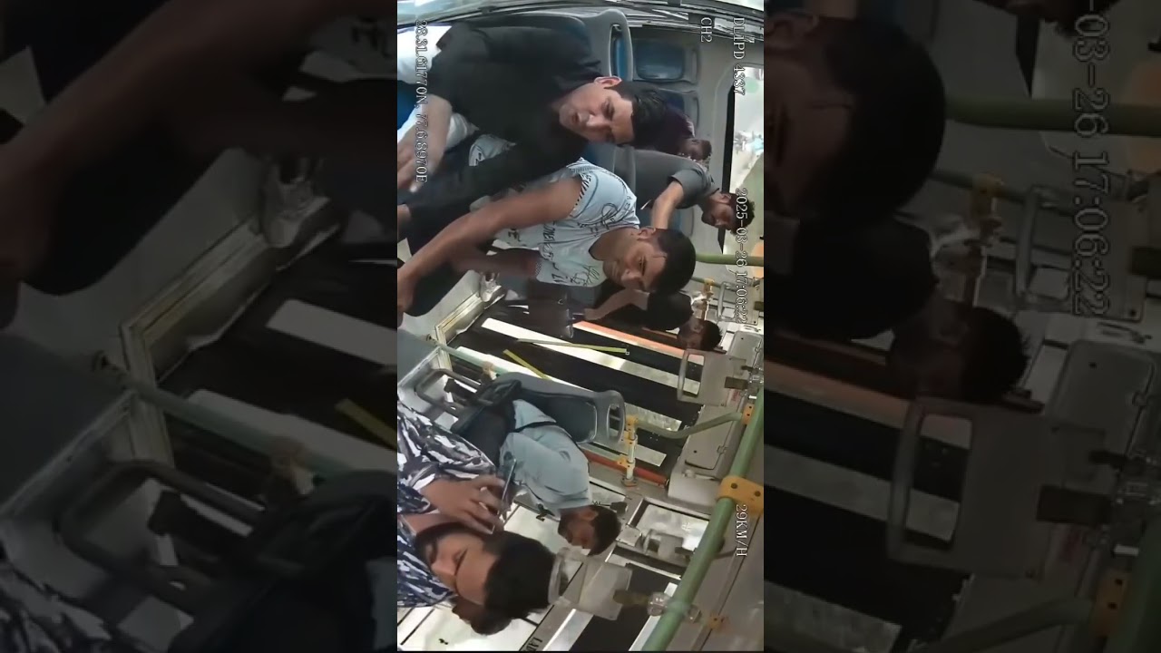 DTC bus me mobile chori