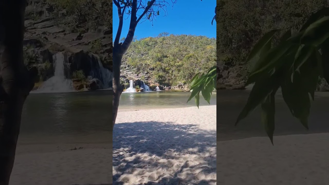 Essa cachoeira com uma prainha &eacute; perfeita demais 🐺🐾🐕 #feriado #beach #dogs #cachoeira