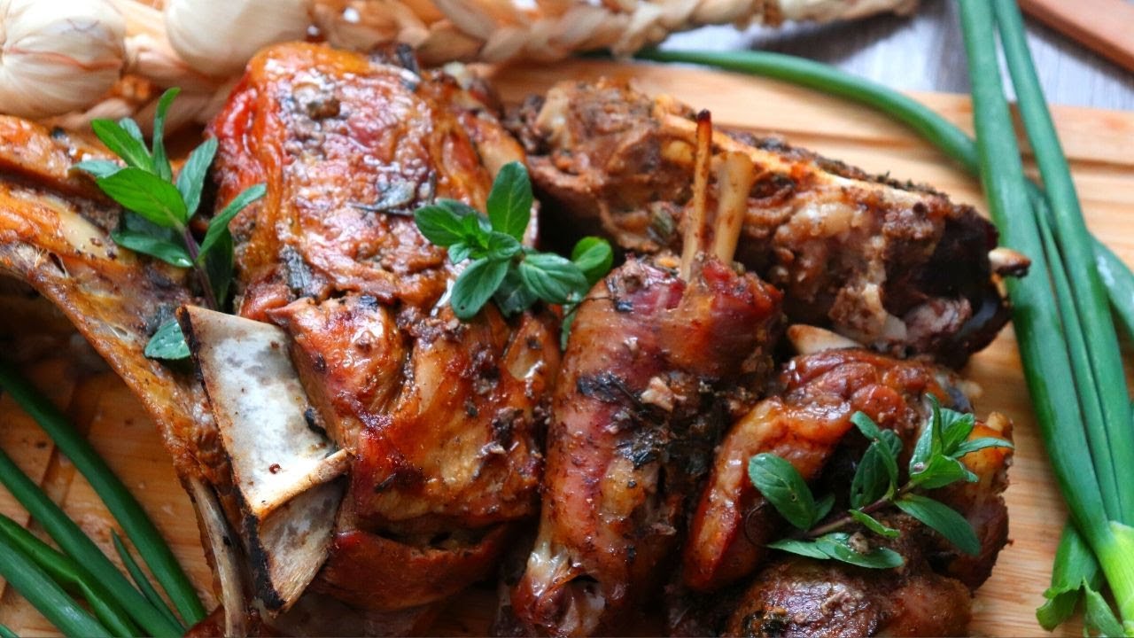 Агнешко печено на фурна.Сочно и крехко. Ето тук е най-вкусното българско агне! 🐑