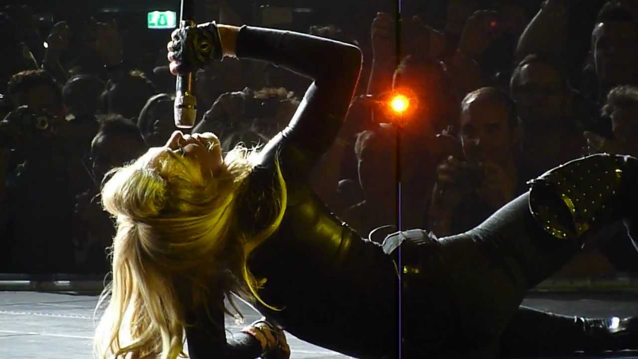 Madonna, MDNA TOUR, Amsterdam, Ziggodome, 07-07-2012, Papa don't preach / Hung up