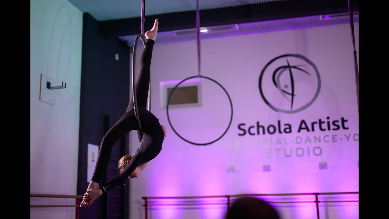 Večírek Scholy Artist - Aerial Hoop s Barborou Isabellou Pavlíčkovou - sólo