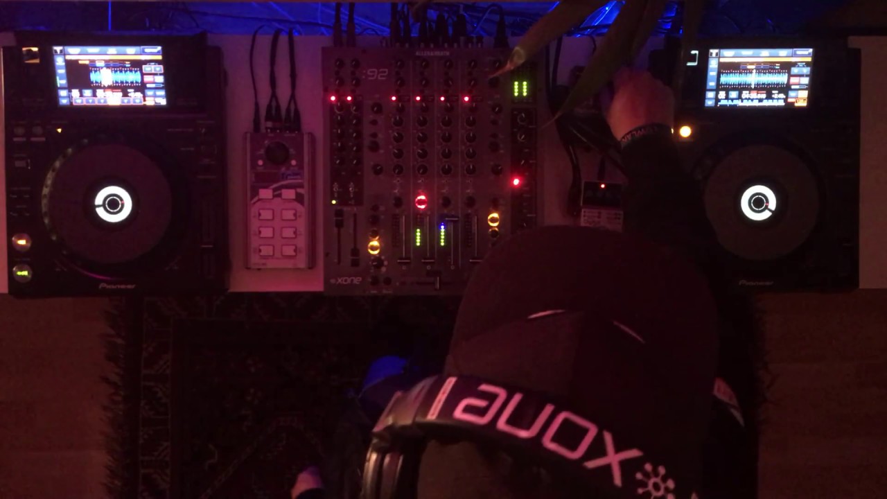 [Techno Mix] Kelvin Celcius - Decay Vodcast_009 using Xone 92, Boss DD7 and Boss RV5