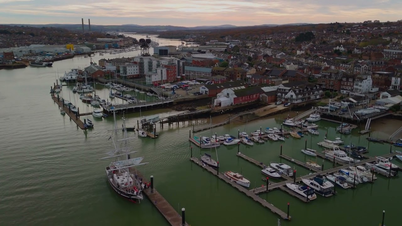 COWES HARBOUR  BY DRONE 22 11 23