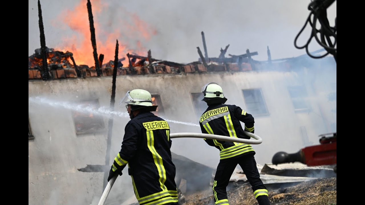Extreme Belastung bei Großbrand: Über 100 Einsatzkräfte sind am Limit
