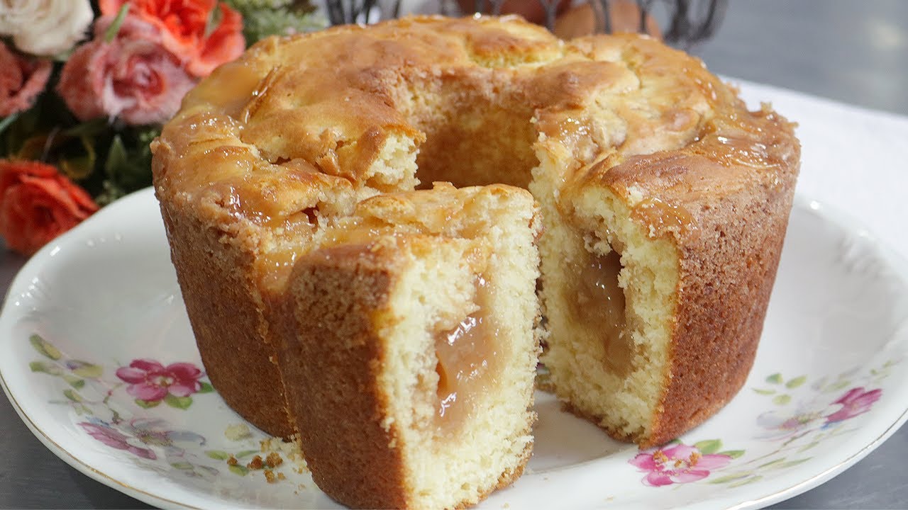 Receita de BOLO SIMPLES E FOFINHO que JÁ SAI RECHEADO DO FORNO fácil de fazer