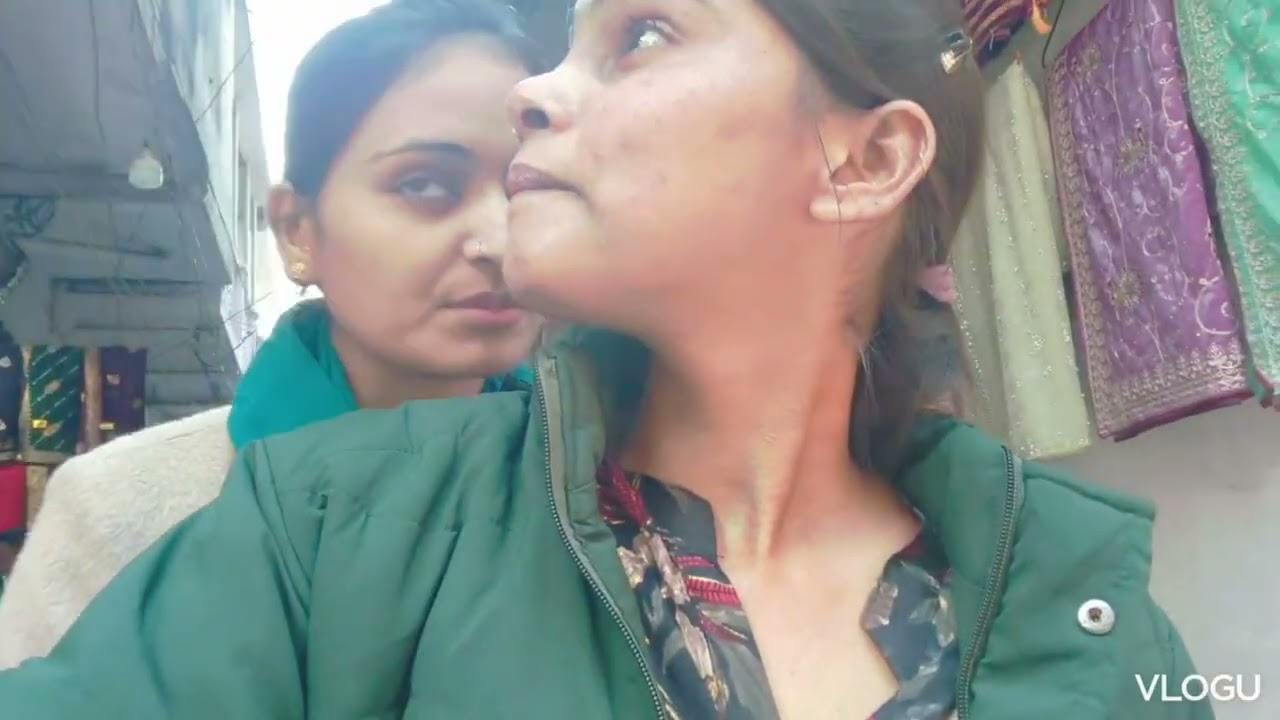 Shaadi ka shopping karna shuru kar diye hain aur liye dher Sara sadiyan #shadi #shopping #trend #vlo