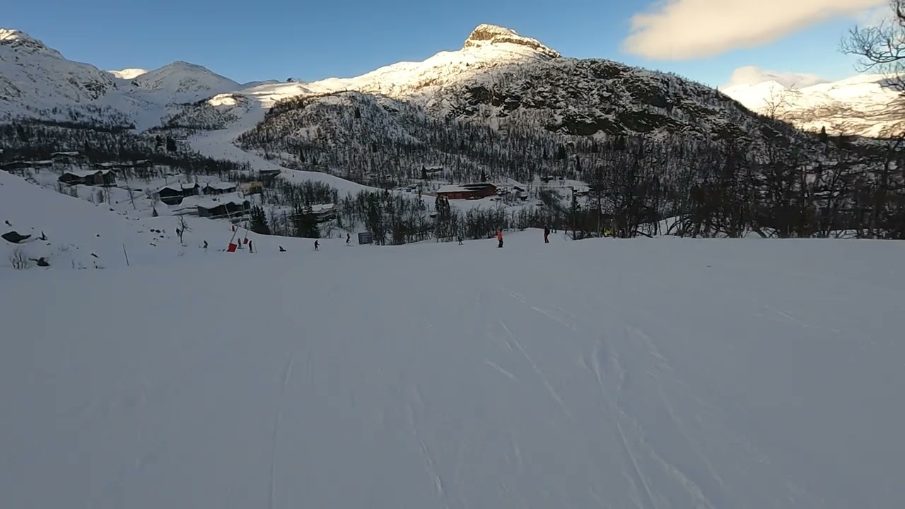 Hemsedal - Olaheis roundtrip through slope 11 and 12. All green.