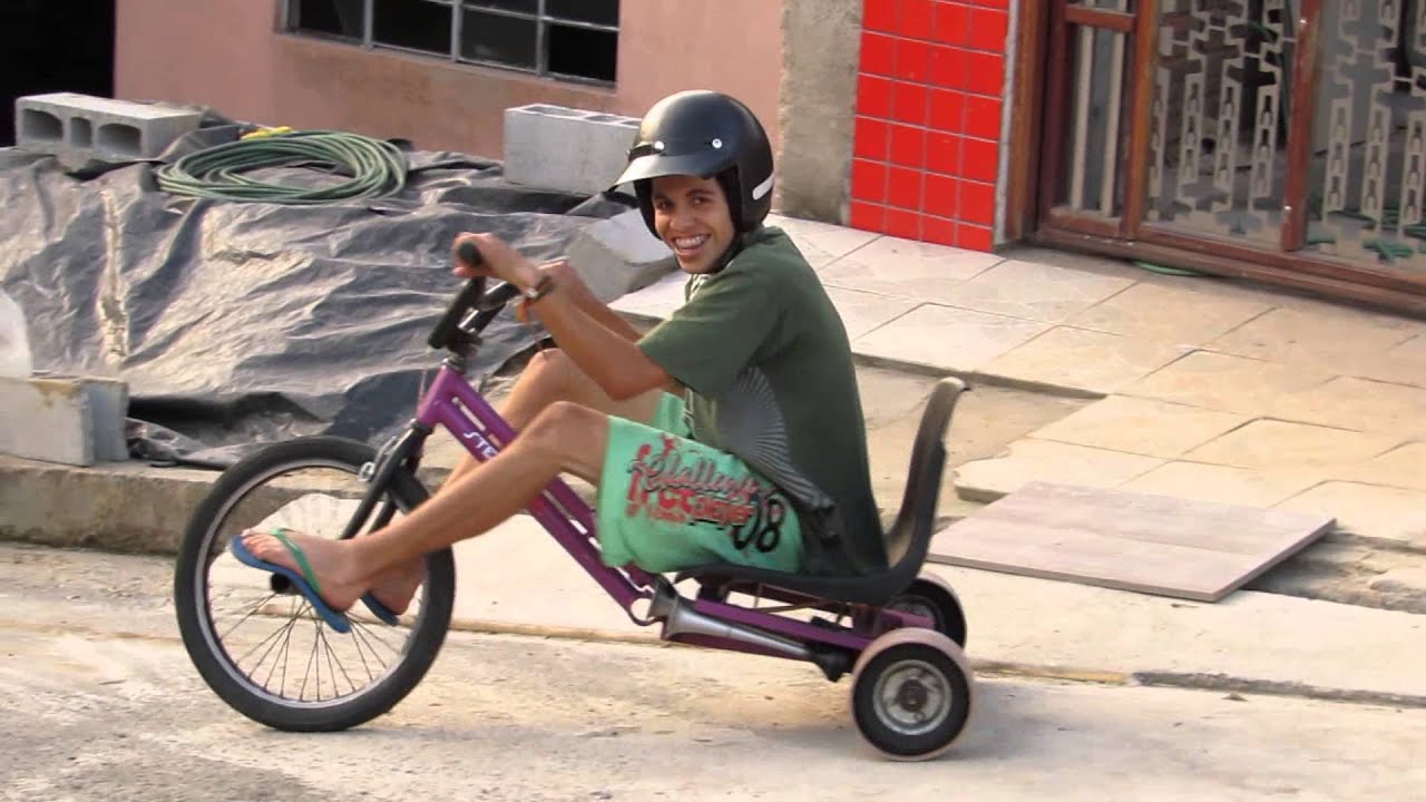 drift trike no brasil = domingo a tarde zoeiras amizade tirando um lazer=baixos para sempre extras