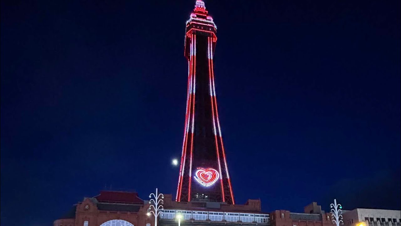 Первое затухание сигнала башни Блэкпула в 2026 году #blackpool #foryou #blackpooltower #newyearsp...