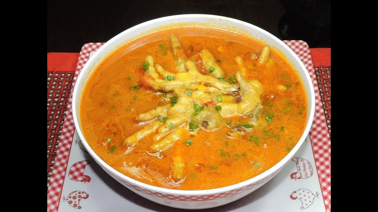 CALDO DE PÉ DE FRANGO