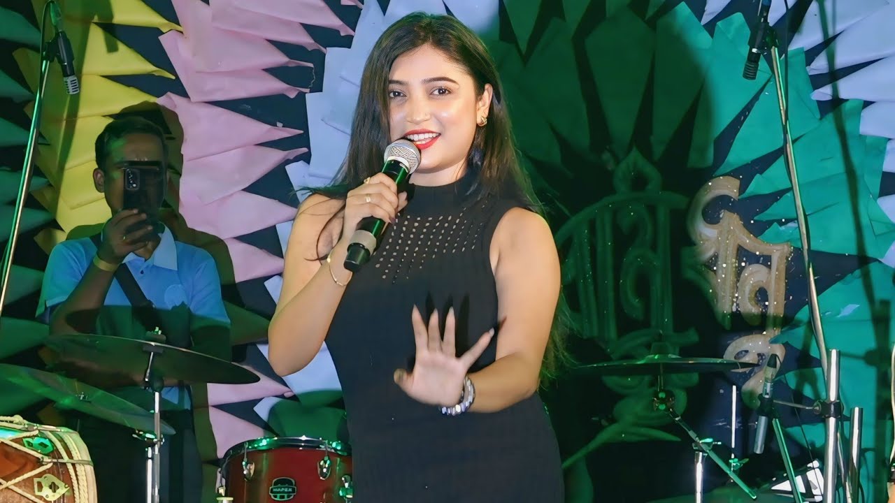 আরিয়া সিংএর স্টেজ মাতানো গান ডান্স 