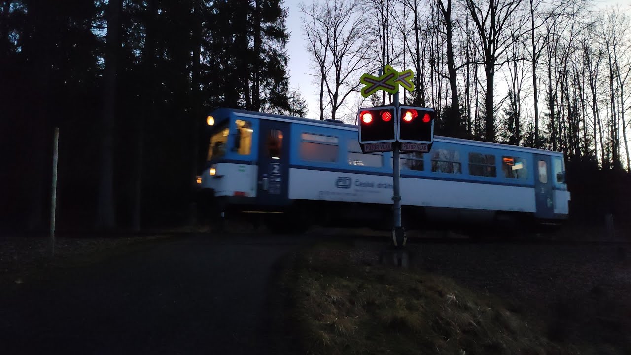 Železniční přejezd AŽD 97 P 1249 Kornatice rybník 7.1.2023 Czech railroad crossing.