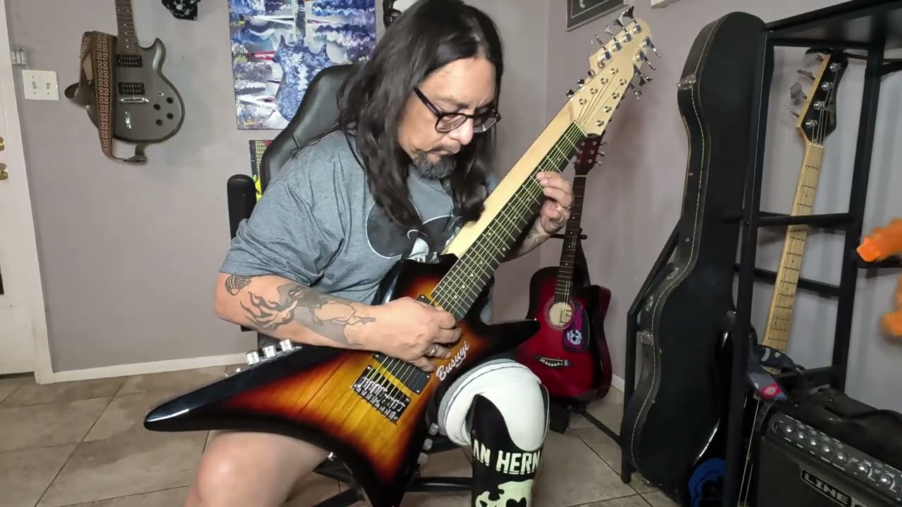 Busuyi MiniPro 8 String Bass/8 String Guitar Groove