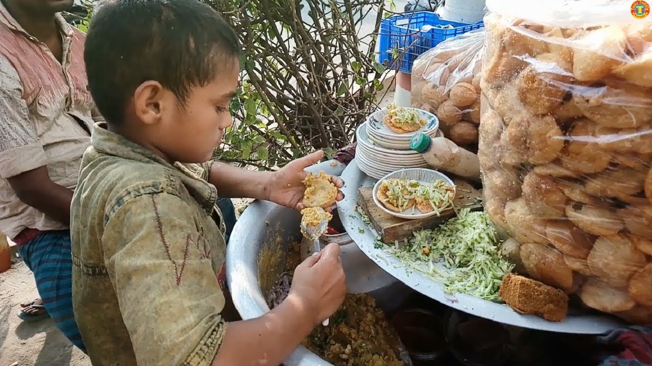 Best Street food Bhelpuri Pani puri Golgappa @ Tk 20 per plate Selling by Amazing Small boy