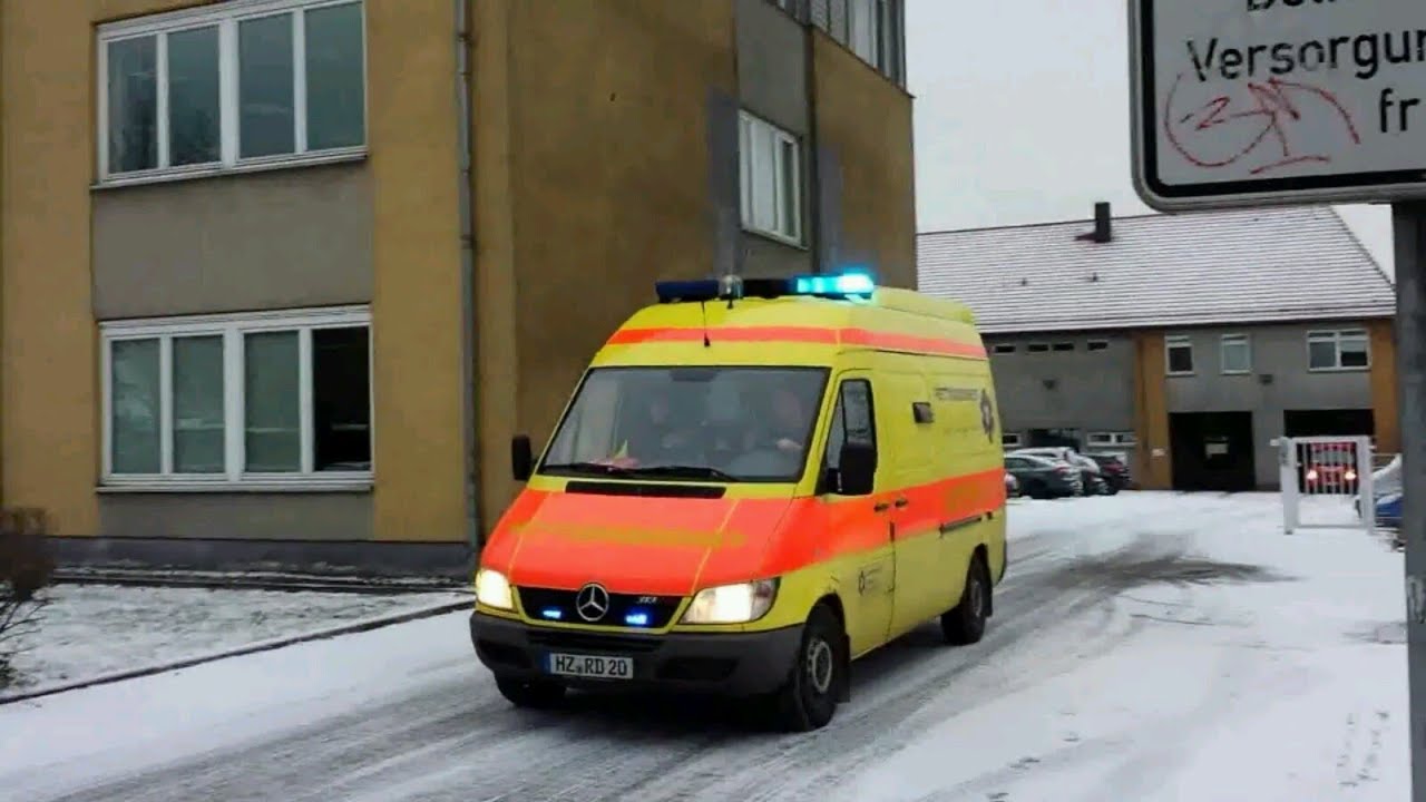 [Im Schnee] NEF 120/82-01 & Reserve RTW 120/83-03 Wernigerode (RTW mit Testhorn & Hornwechsel)