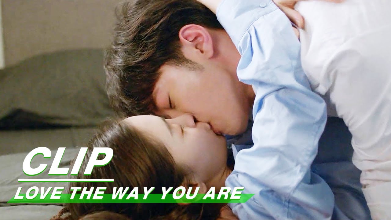 Clip: Guang Xi and Yi Ke Kiss on The Bed | Love The Way You Are EP20 | 爱情应该有的样子 | iQIYI