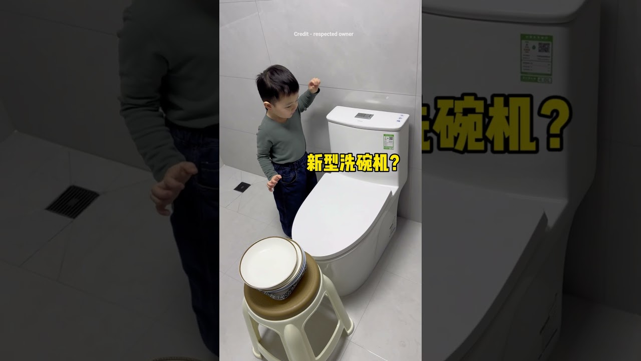 Smart Boy Found a New Way to Wash Plates Mom Will Be Proud