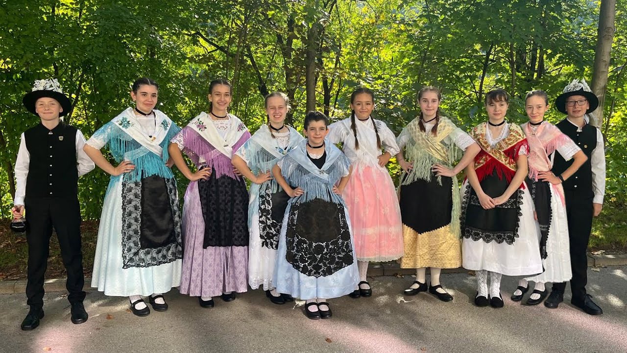 Banater Schwaben in München mit Nachwuchs beim Trachten- und Schützenzug zum Oktoberfest