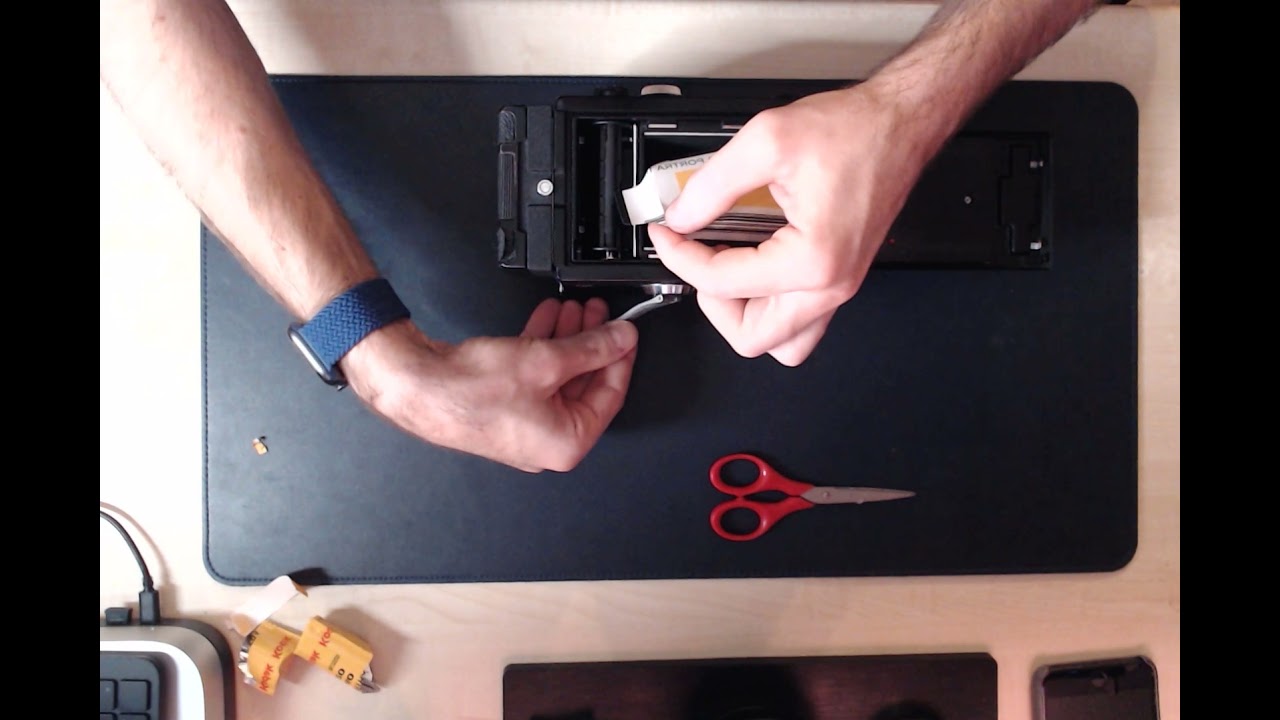 Comment charger une pellicule 120 dans un Mamiya c330 - Français