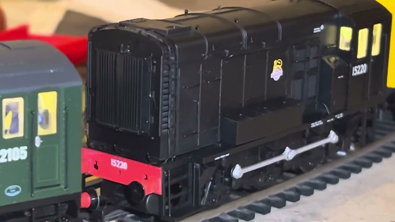Heljan Class 11 & Class 12 diesel shunters together/compared
