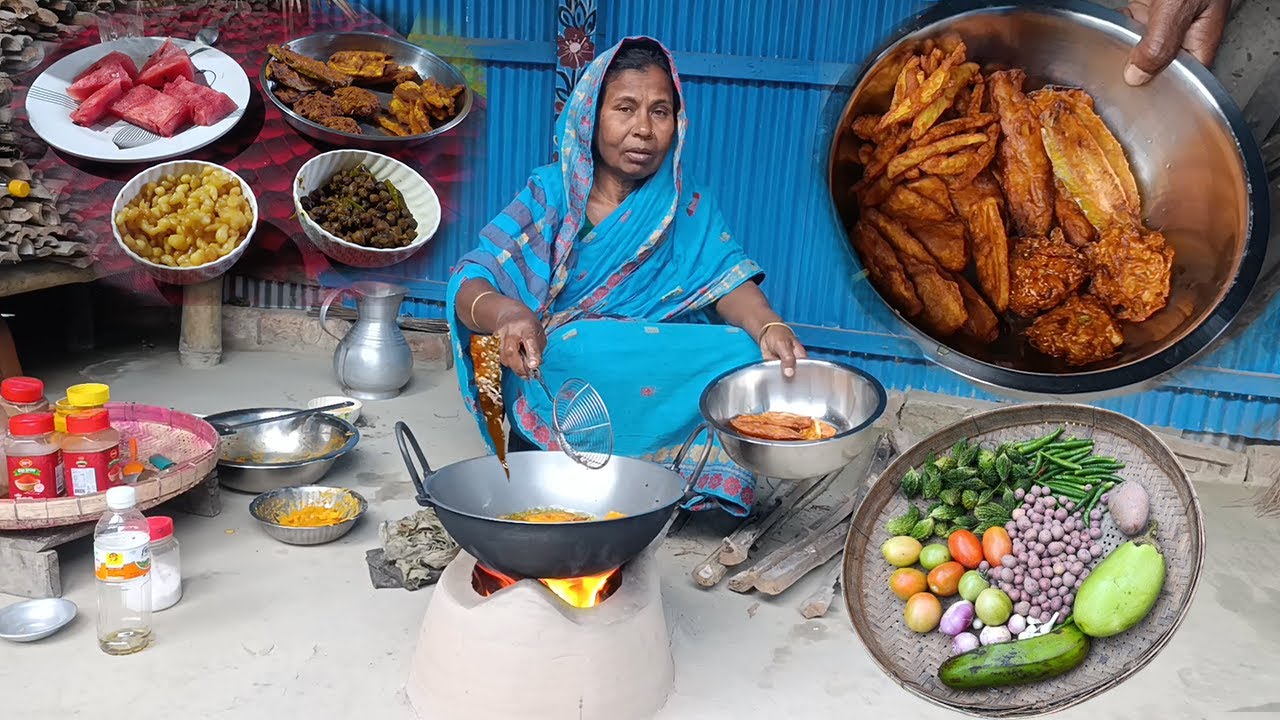 ভিন্ন স্বাদের ইফতার আয়োজন পিয়াজের বড়া সাথে হরেক রকম রান্না ও খাওয়া দাওয়া
