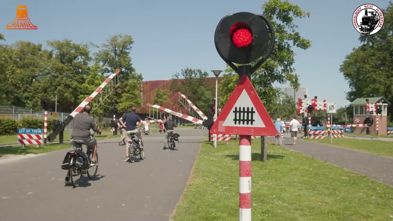 DUTCH RAILROAD CROSSING - Stoomgroep West Zuiderpark - Den Haag
