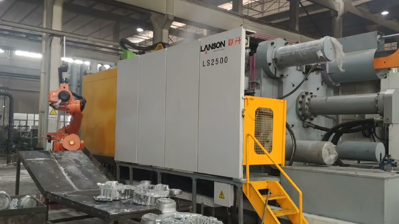 LANSON Large plastic injection molding machine 2500 ton