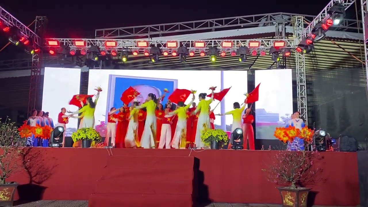 Liên khúc Đảng đã cho ta một mùa xuân