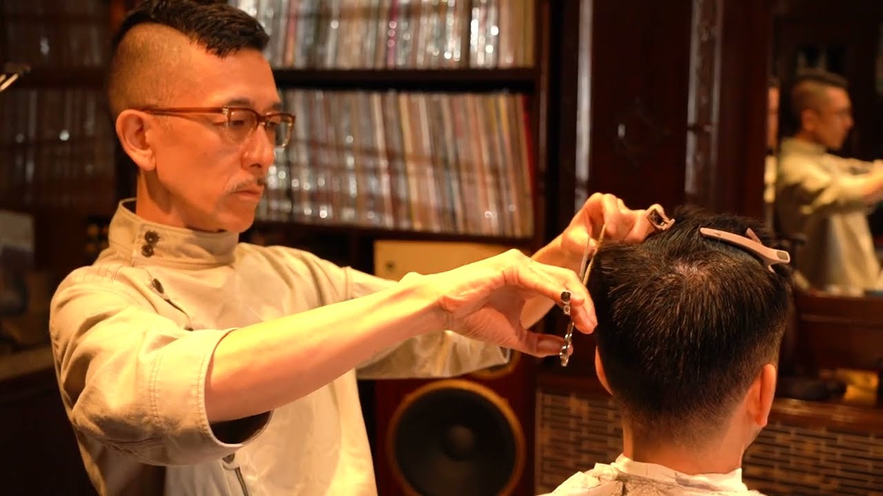 💈🇯🇵英国アンティークの優雅な空間、椅子一席の理髪店「BARRIQUAND」でマンツーマンの総合調髪| カット、シャンプー、マッサージ、シェービング 三軒茶屋