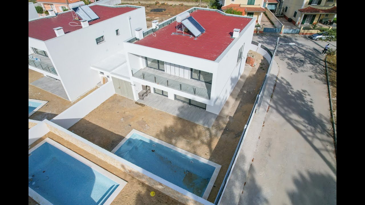 Moradia T4 Nova com Piscina para Venda na Aroeira, Charneca da Caparica