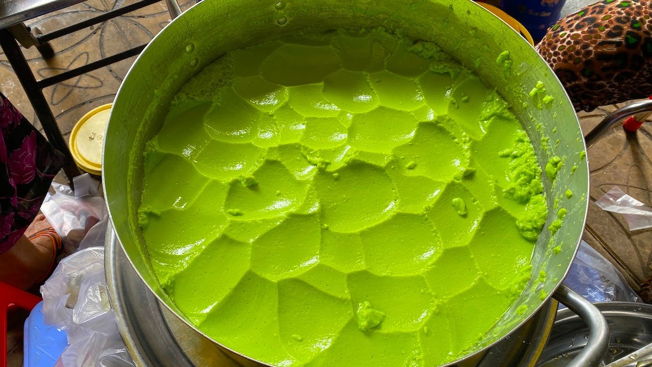 Nồi tàu hủ lá dứa xanh ngắt siêu lạ chỉ có ở miền tây