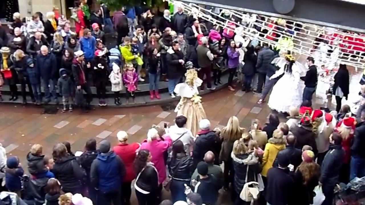 HAMLEYS SANTA PARADE GLASGOW