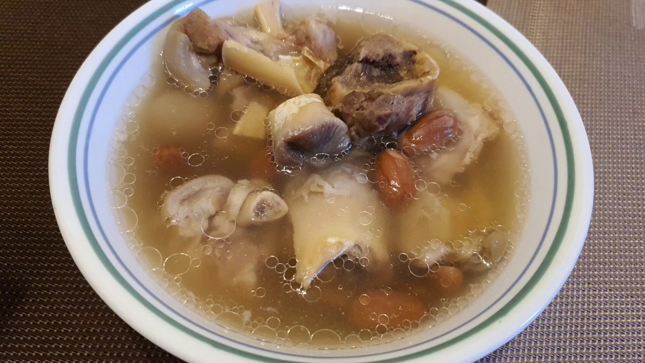 Pork leg soup with peanuts | 花生猪脚
