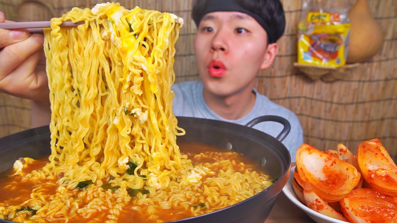스낵면4봉 계란4개 밥까지! 양파김치 해서 맛나게 먹었습니다!! SNACK RAMEN ONION KIMCHI KOREAN FOOD ASMR MUKBANG.
