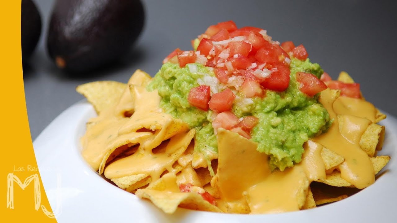 Nachos con guacamole y salsa de queso: la mejor comida para compartir