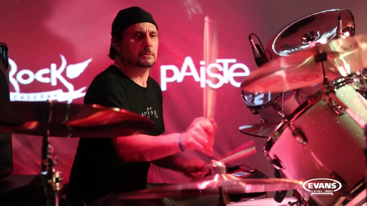 Dave Lombardo toca 
