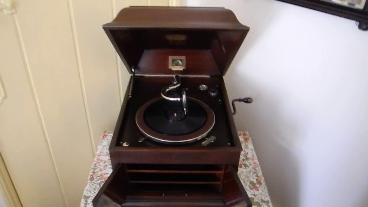 hmv 103 gramophone from 1928, a real wind up