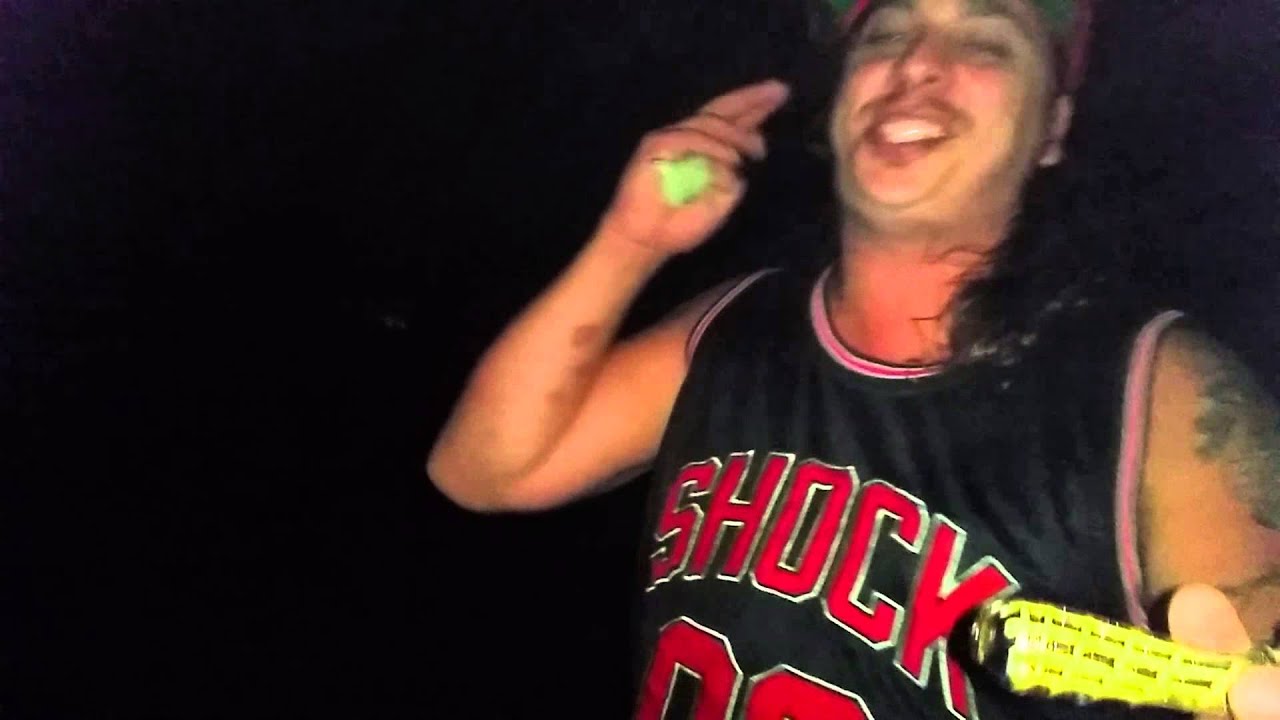 SMOKING WEED AT THE BEACH! BLUNT!!! HASH!!