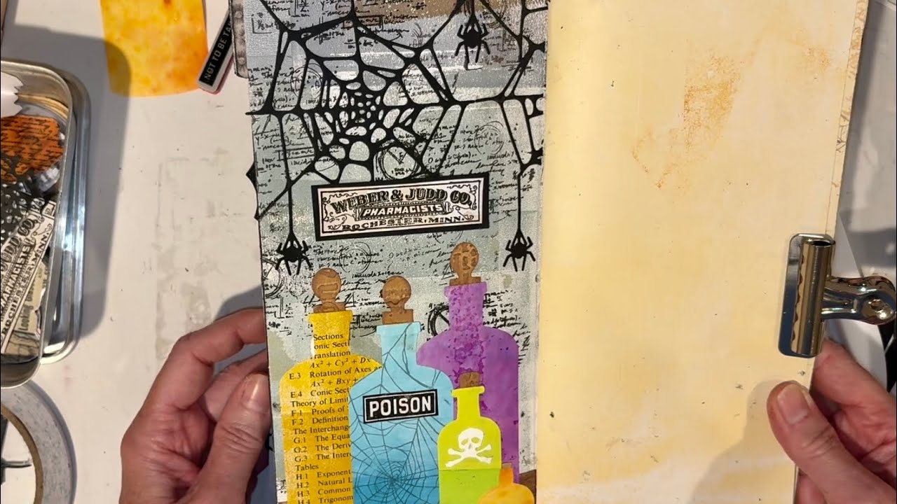 Журнал Хэллоуина, страница №10, Аптечные банки с ядом, Тим Хольц Bigz Die 🧡👻🎃☠️.