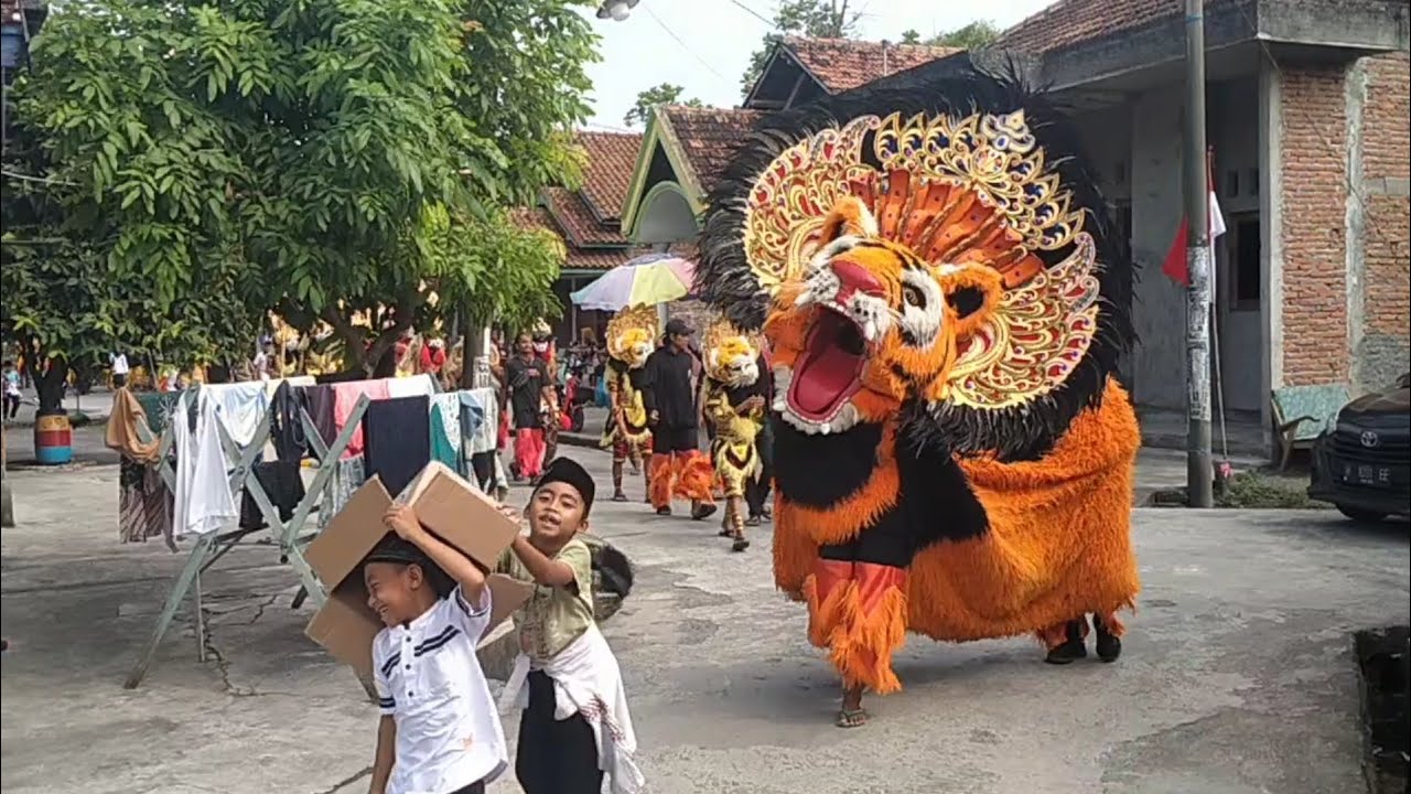 Arak arakan barongan Kademangan 