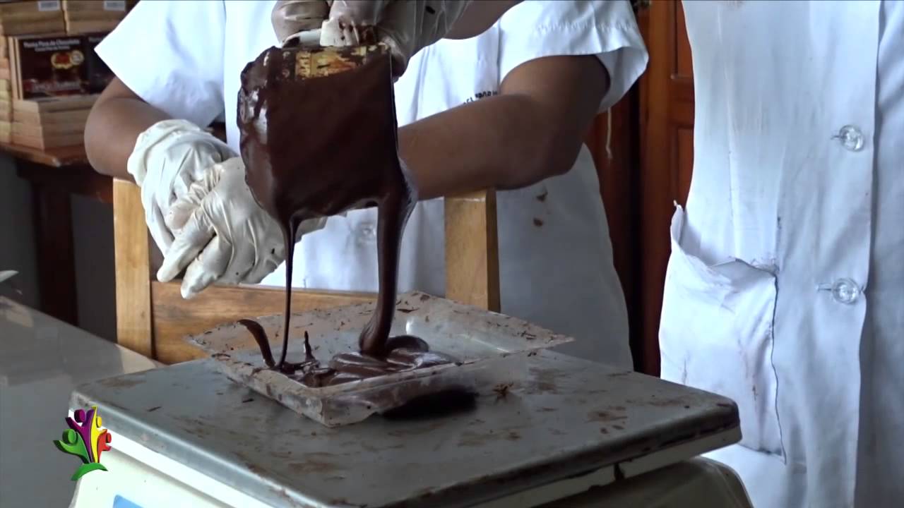SUCUMBIOS: Elaboración de pasta pura de chocolate