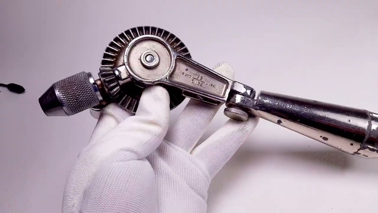 Antiga furadeira manual Clawson