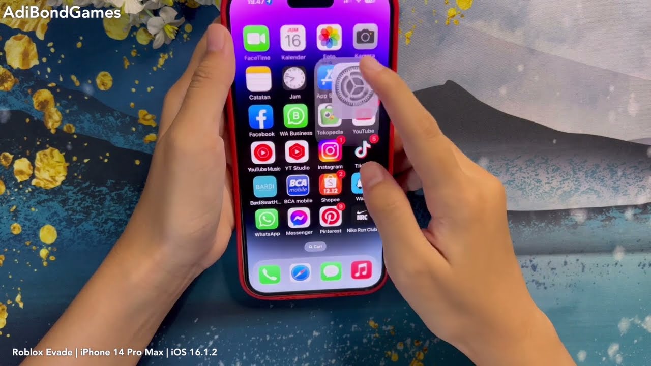 Roblox Evade on iPhone 14 Pro Max iOS 16.1.2