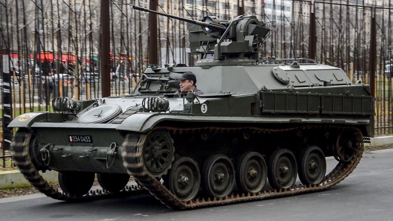 AMX-13 VCI demo at R&eacute;tromobile 2020