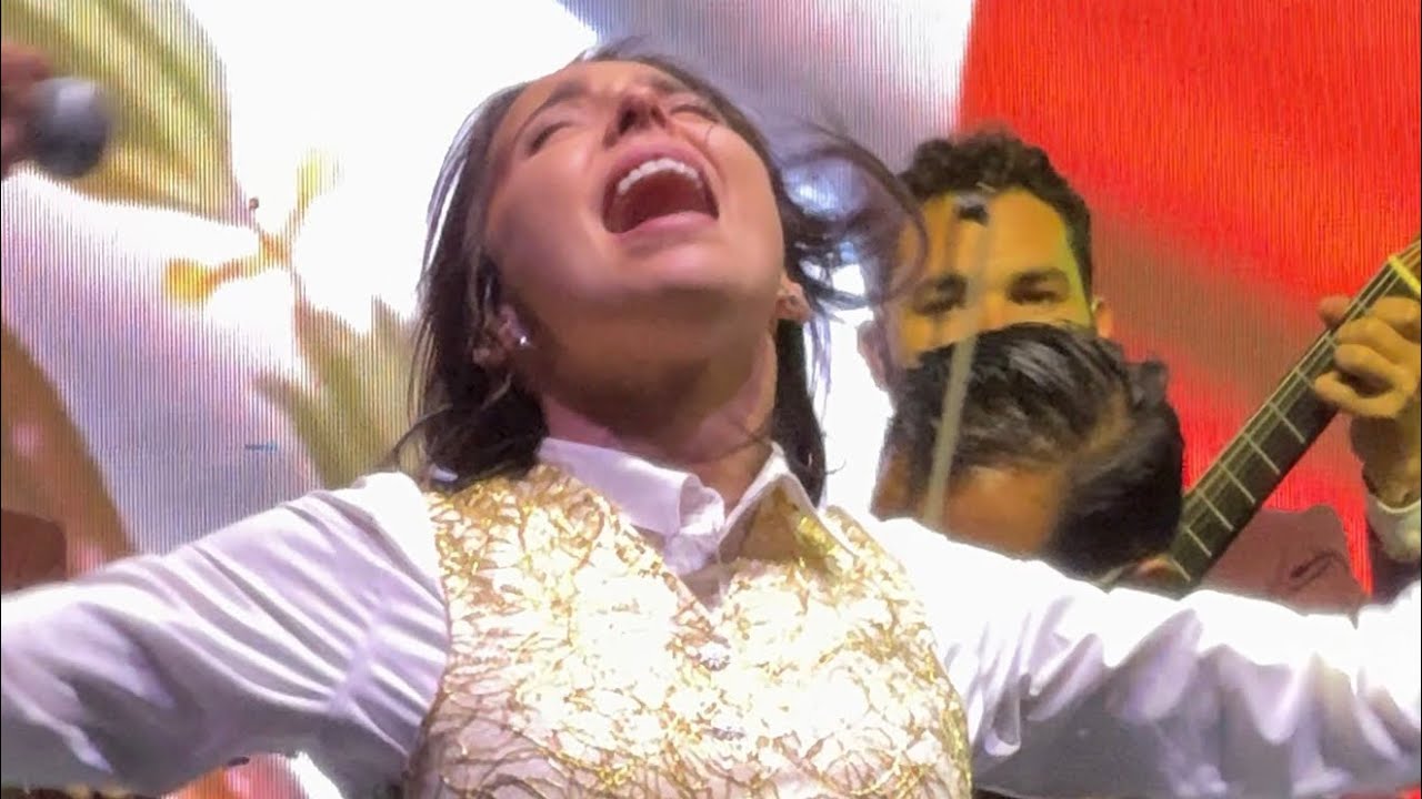 Un puño de tierra - Majo Aguilar en el Zocalo 