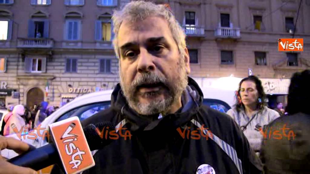 MOVIMENTI DIRITTO ALLA CASA: AGGREDITI DALLA POLIZIA CON GLI IDRANTI