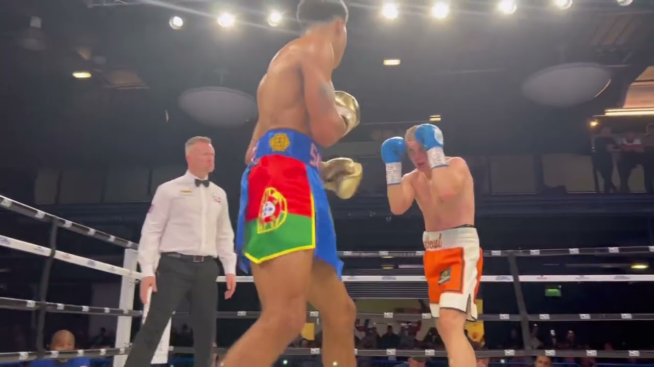 ‘Super’ Mario Silver | Debut Fight | Confident Win in Bolton.