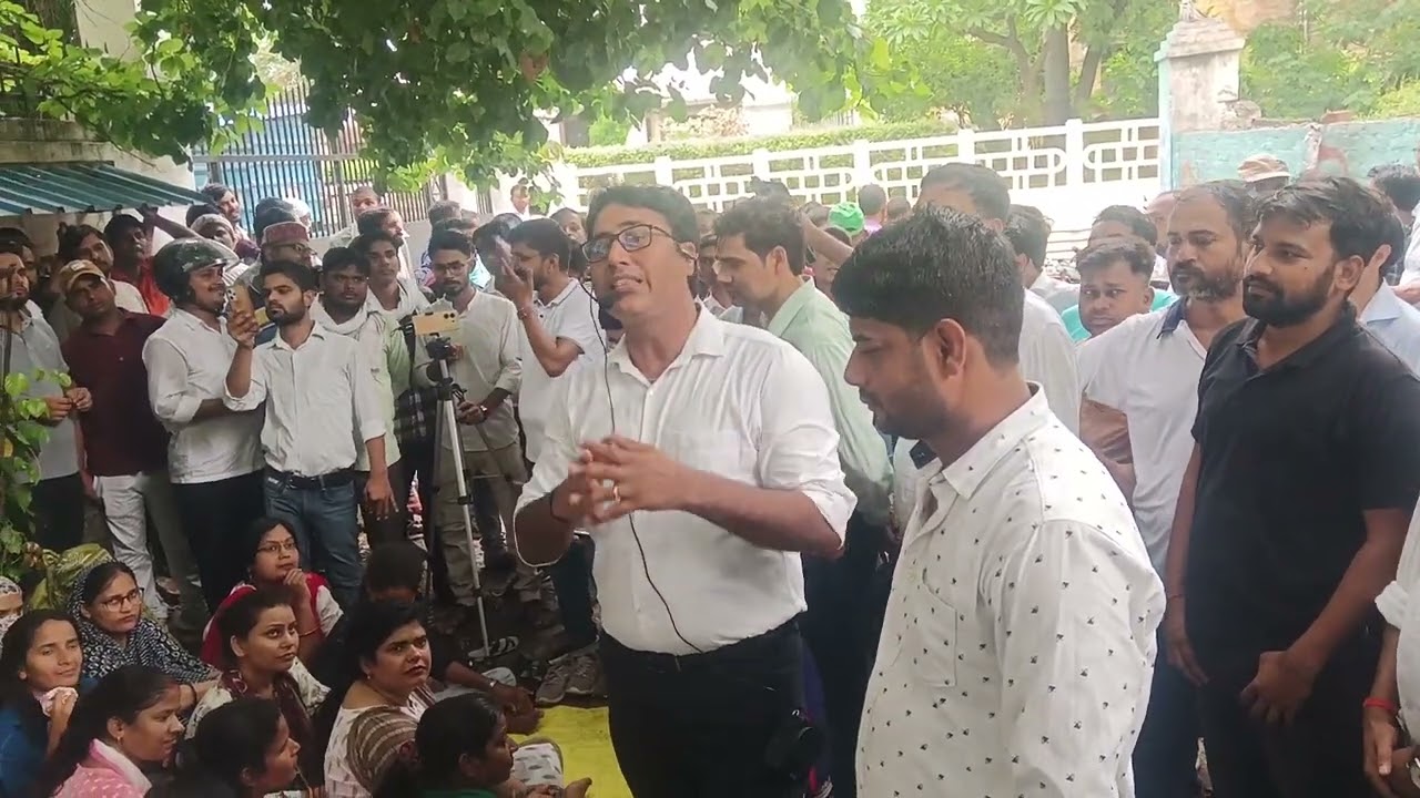 TGT/PGT परीक्षा तिथि निर्धारित कराने के लिए आन्दोलन में बात रखते Sir